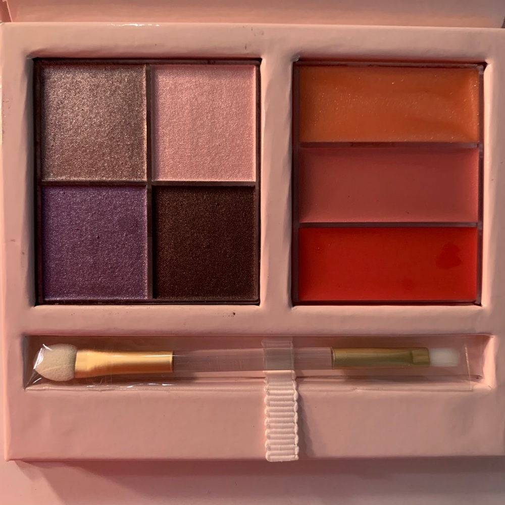 Mary Kay Into the Garden Pallet